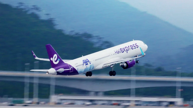 axa-and-hk-express-tie-up-embedded-partnership-deal