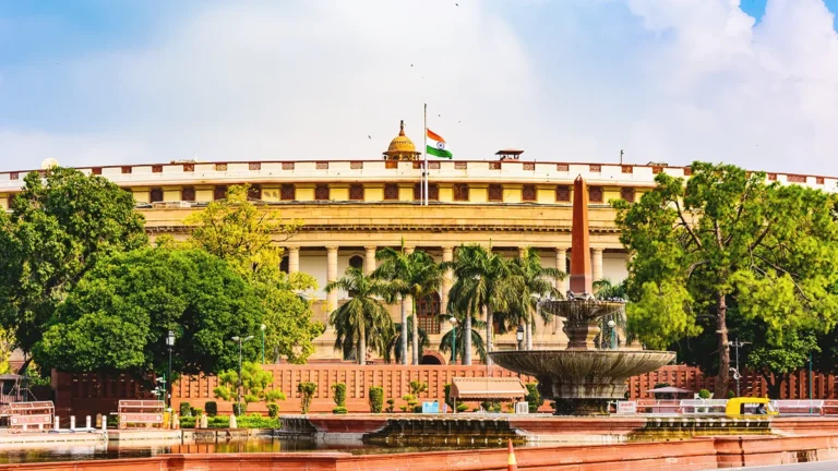 India planning to amend insurance laws to allow composite licences and 100 FDI - report