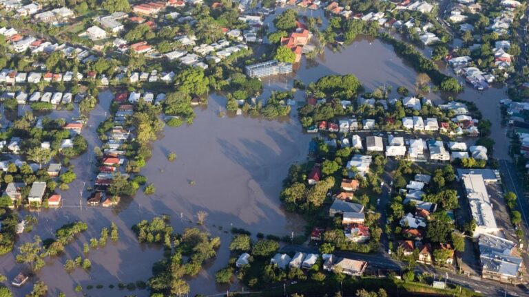 climate-risks-push-650000-australian-properties-toward-uninsurability-report-warns