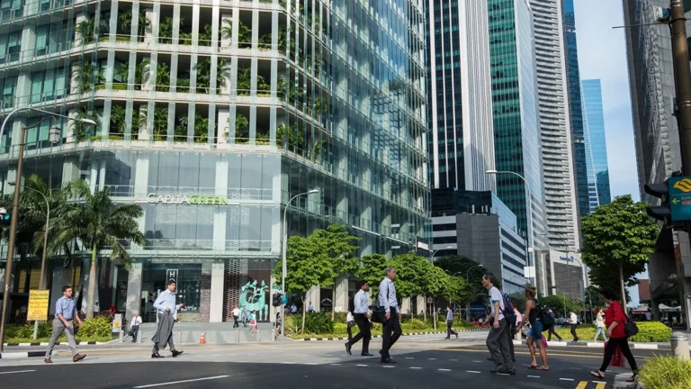 singlife-gxs-bank-collaborate-to-embed-insurance-in-new-investment-solution