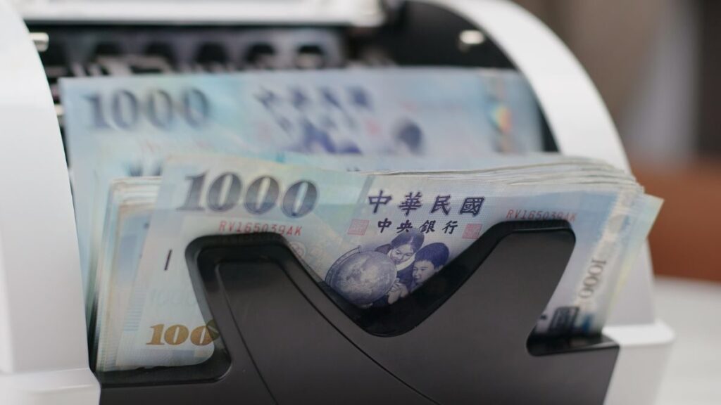 taiwanese-insurers-report-nt19-4bn-losses-in-h1-2025-as-life-sector-saw-near-100-decline