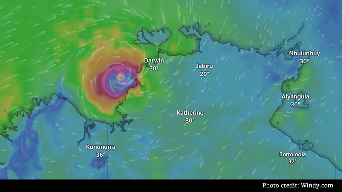 Cyclone fina lashes darwin causing outages and disruptions but damage anticipated to be moderate  rein asia