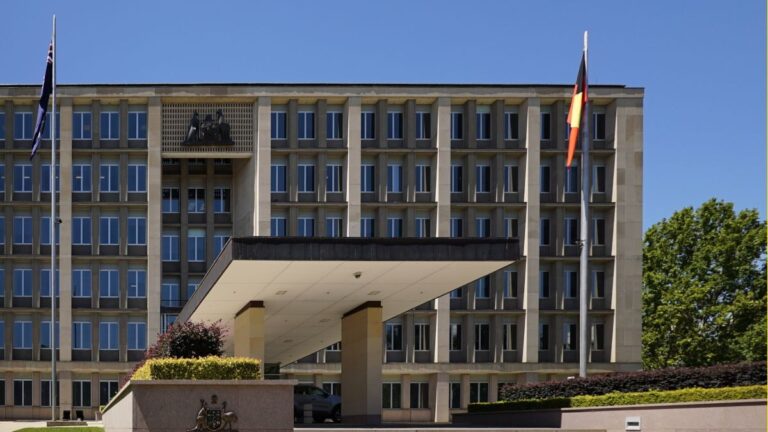 australia-launches-consult-on-professional-indemnity-insurance-amid-cslr-pressures