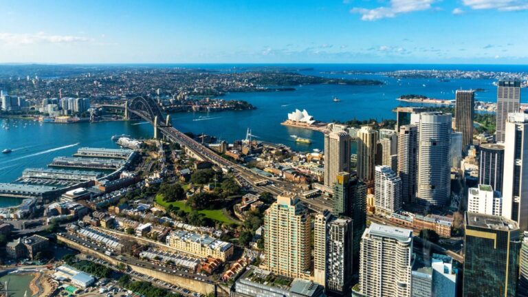 blackstone-weighs-potential-a7bn-bid-for-steadfast-amid-cooling-premium-growth-reports