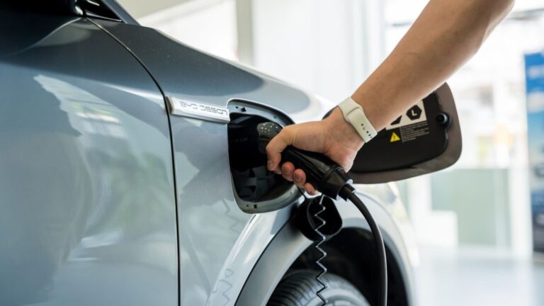 ping-an-dhipaya-ink-electric-vehicle-insurance-deal-through-howden