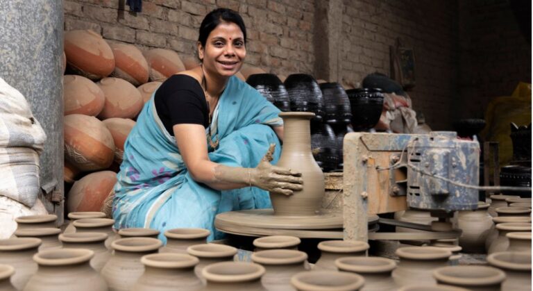 bajaj-general-insurance-strikes-distribution-deal-with-vakrangee-to-expand-rural-reach