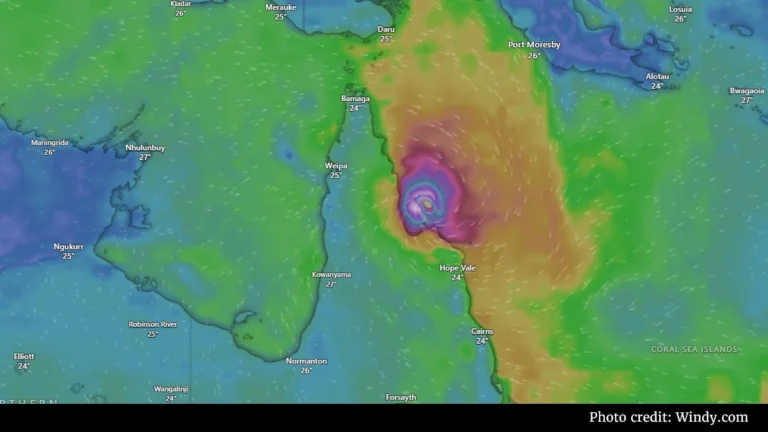 category-4-cyclone-narelle-lashes-australias-northeastern-coast