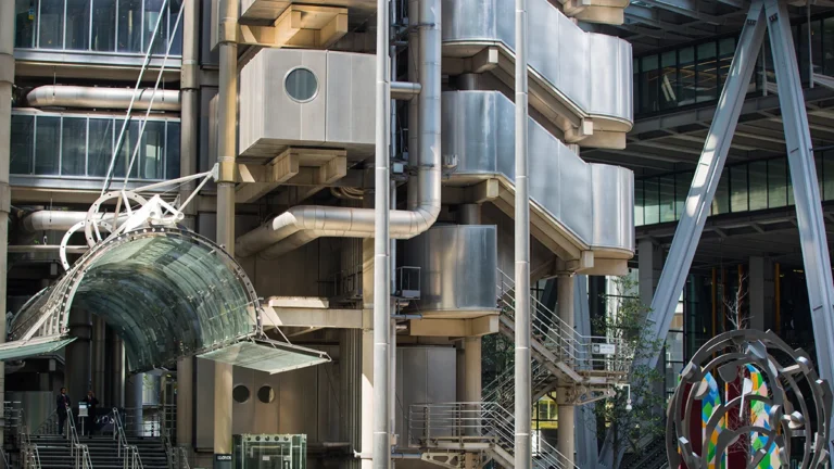 lloyds-secures-gift-city-licence