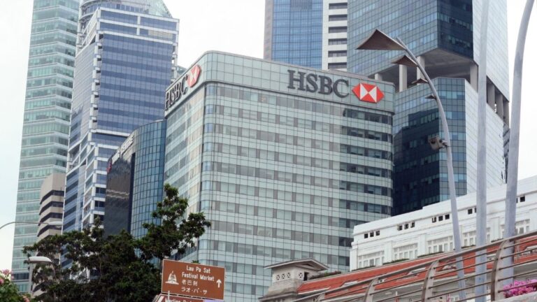 hsbc-narrows-bidders-for-singapore-insurance-unit-to-three-report