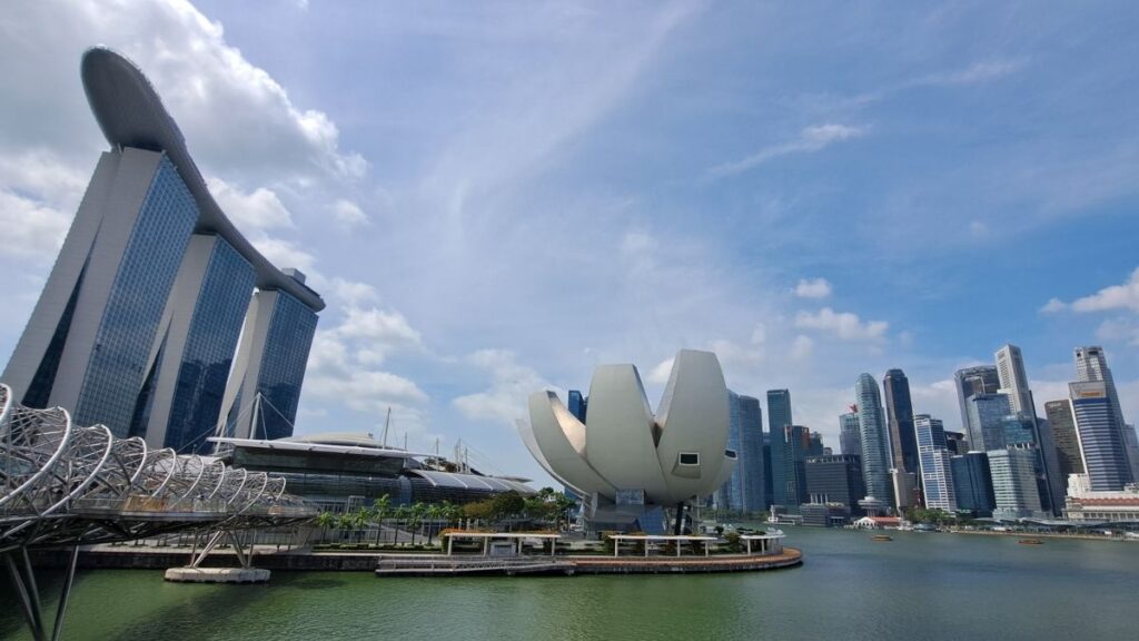 iccsc-flags-decline-in-singapores-insurance-trust-levels-in-2025-study