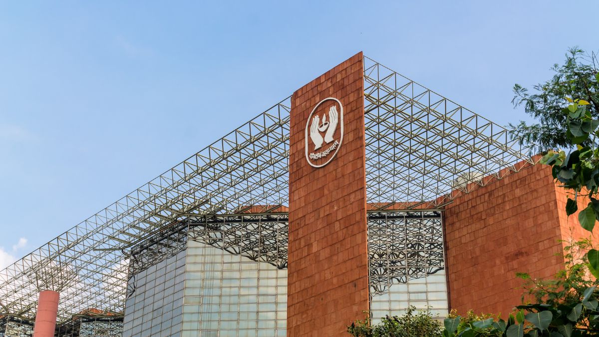 India eyes usbn lic stake sale next month  report  rein asia