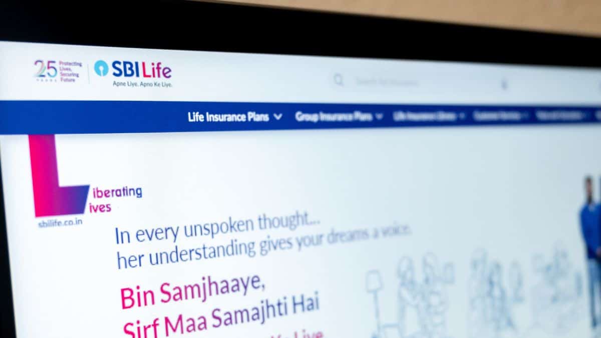 SBI Life insurance homepage hero with the slogan 'In every unspoken thought...' and a pink Hindi line 'Bin Samjhaaye, Sirf Maa Samajhti Hai' beside the SBI Life logo.