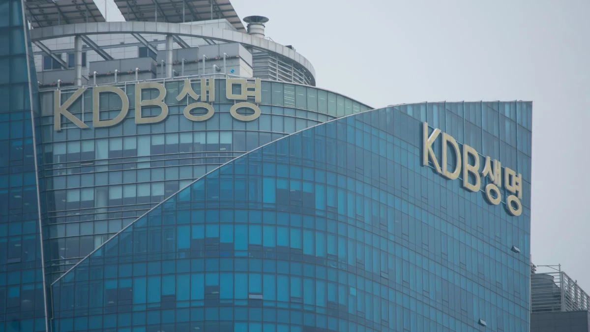 KDB Life building in Seoul, South Korea, with company name in Korean and English.