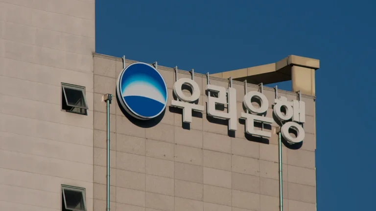 Woori Financial building in South Korea with company logo and Korean text.