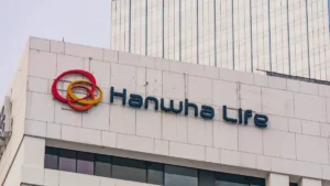 Hanwha Life plans US$604m subordinated bond issuance Hanwha Life logo on the exterior of a modern office building.